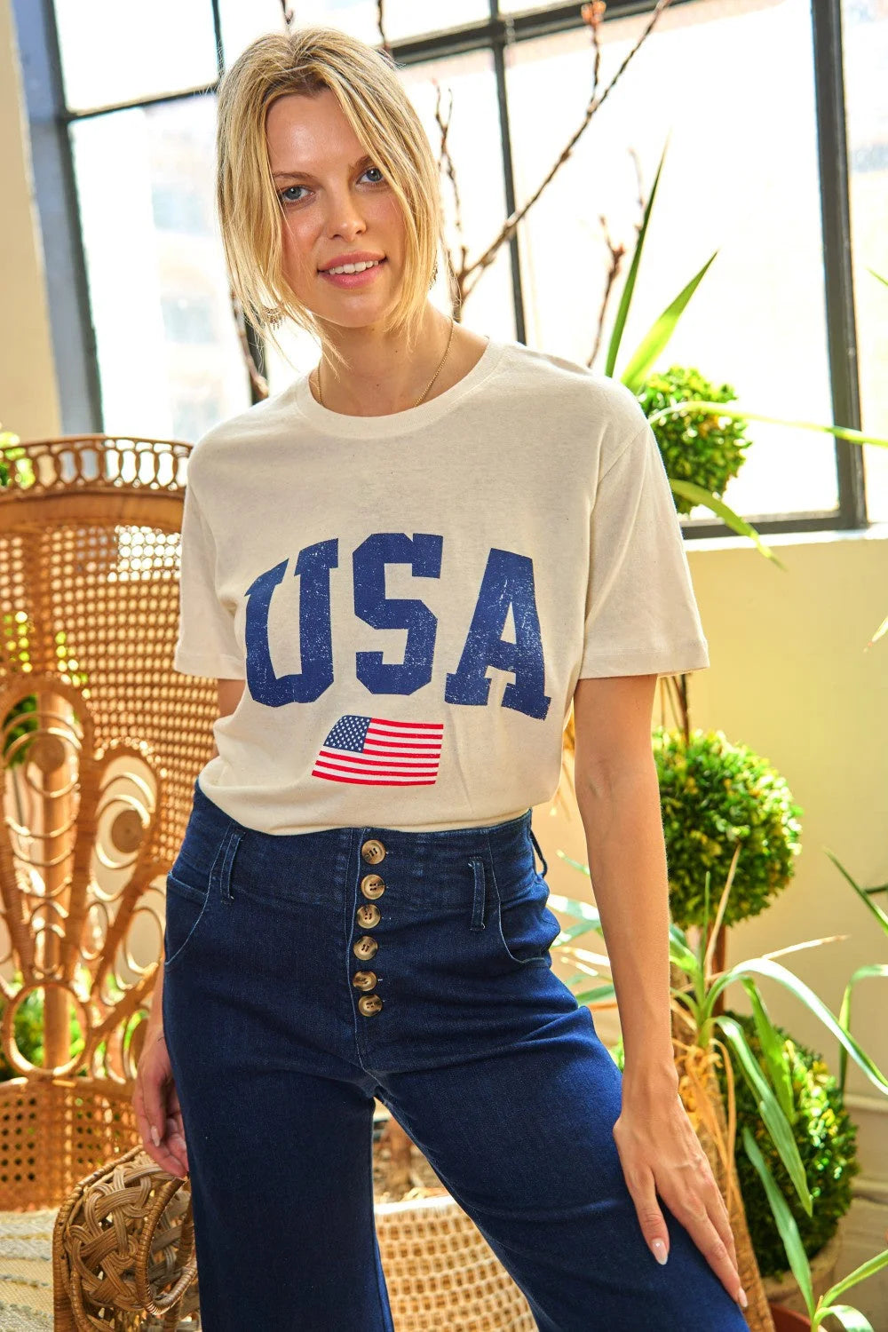 GRAPHIC PRINT SHORT SLEEVE T-SHIRTS-- Modern Contemporary Chic
