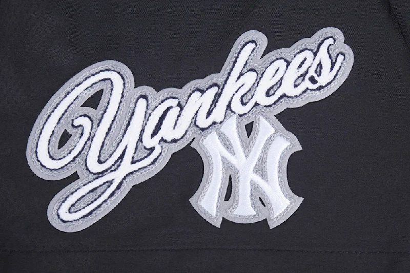 MLB NEW YORK YANKEES SCRIPT WOVEN SHORT (BLACK)